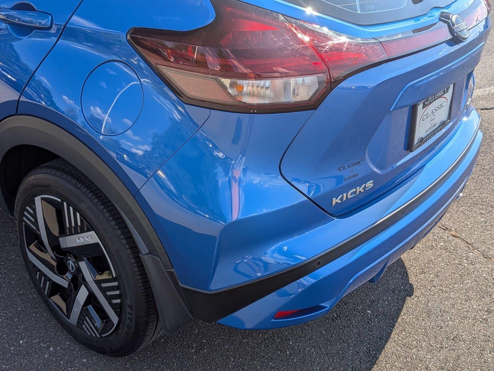 Used 2024 Electric Blue Metallic Nissan SR image 12