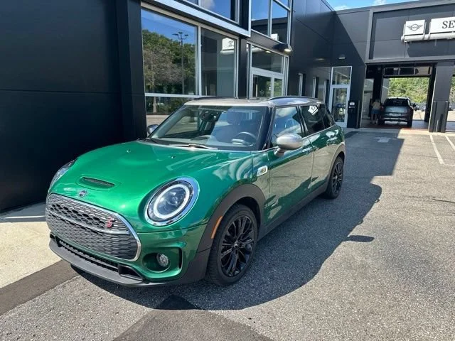 Used 2024 British Racing Green IV Metallic MINI Signature image 1