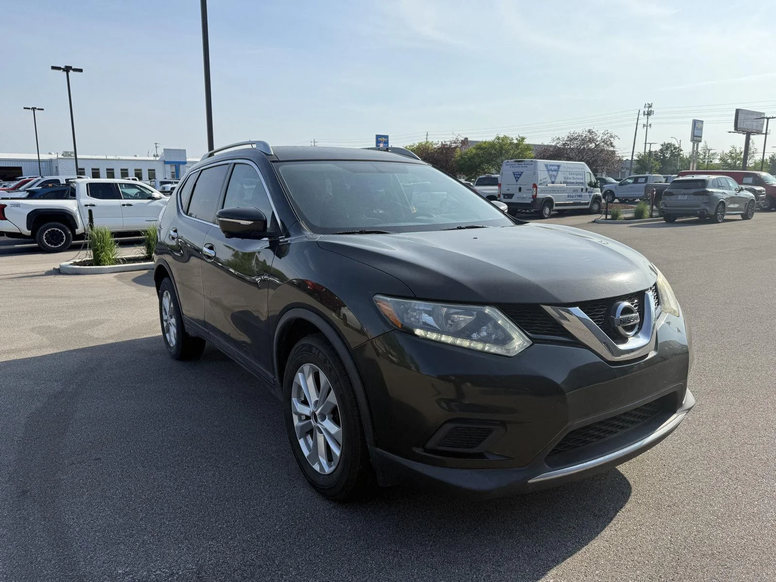 2015 Nissan Rogue SV FWD's photo