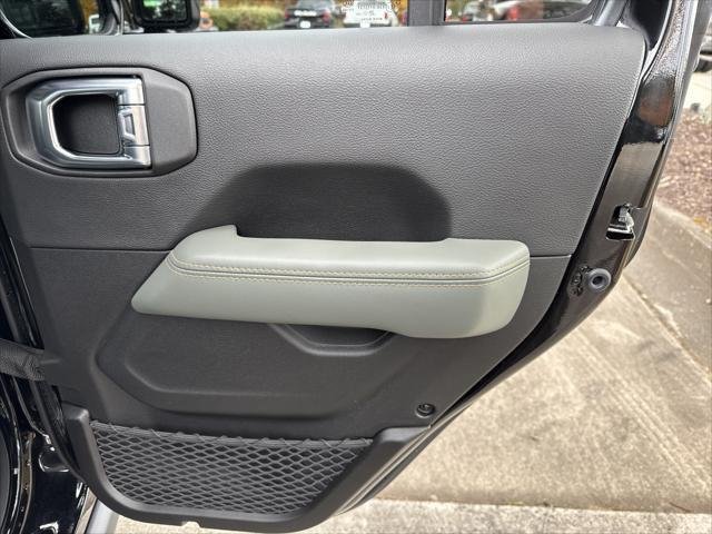 New 2026 Black Clear-Coat Exterior Paint Jeep Mojave image 19