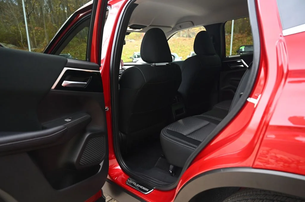 Used 2024 Red Mitsubishi ES image 38