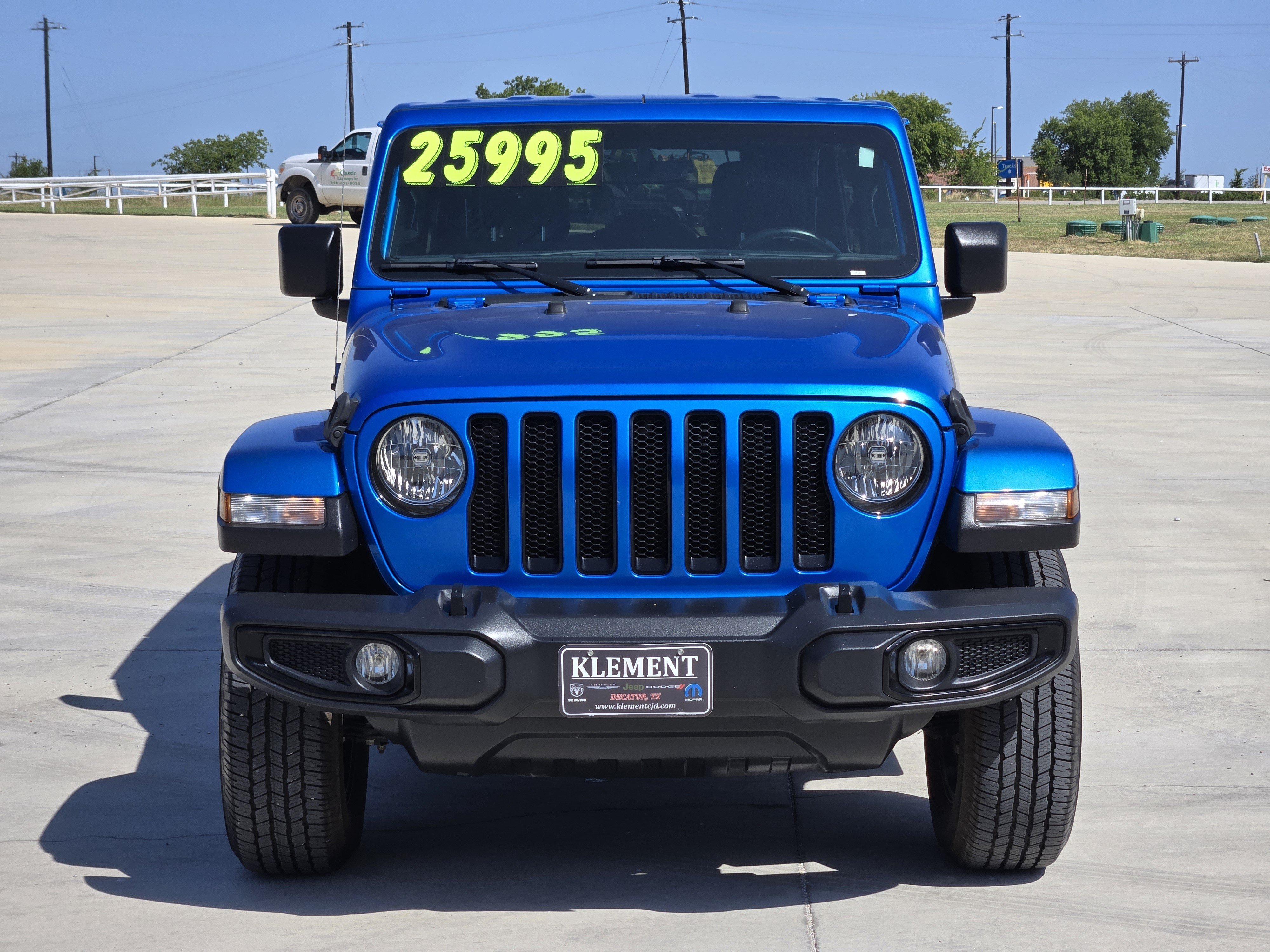 Used 2021 Hydro Blue Pearlcoat Jeep Unlimited Sahara Altitude image 3