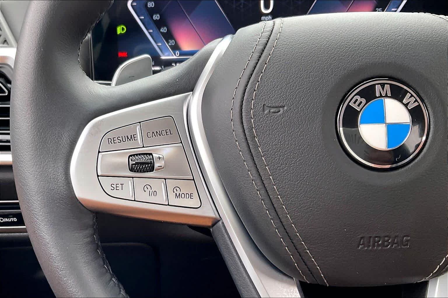 Used 2025 Black Sapphire Metallic BMW xDrive40i image 26