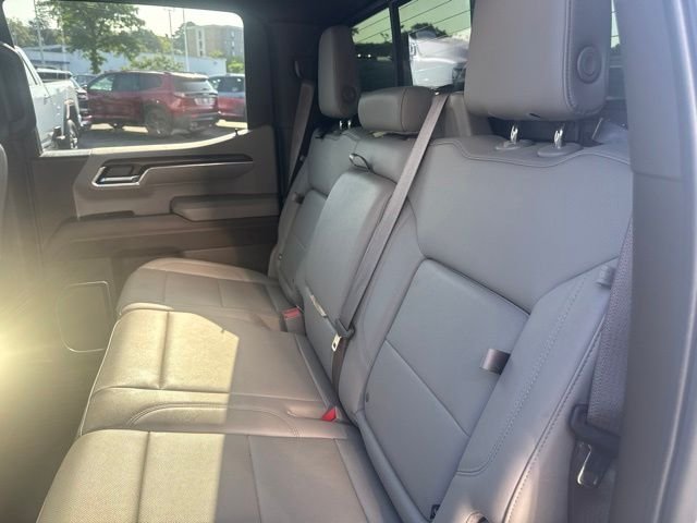 Used 2023 White GMC SLT image 23