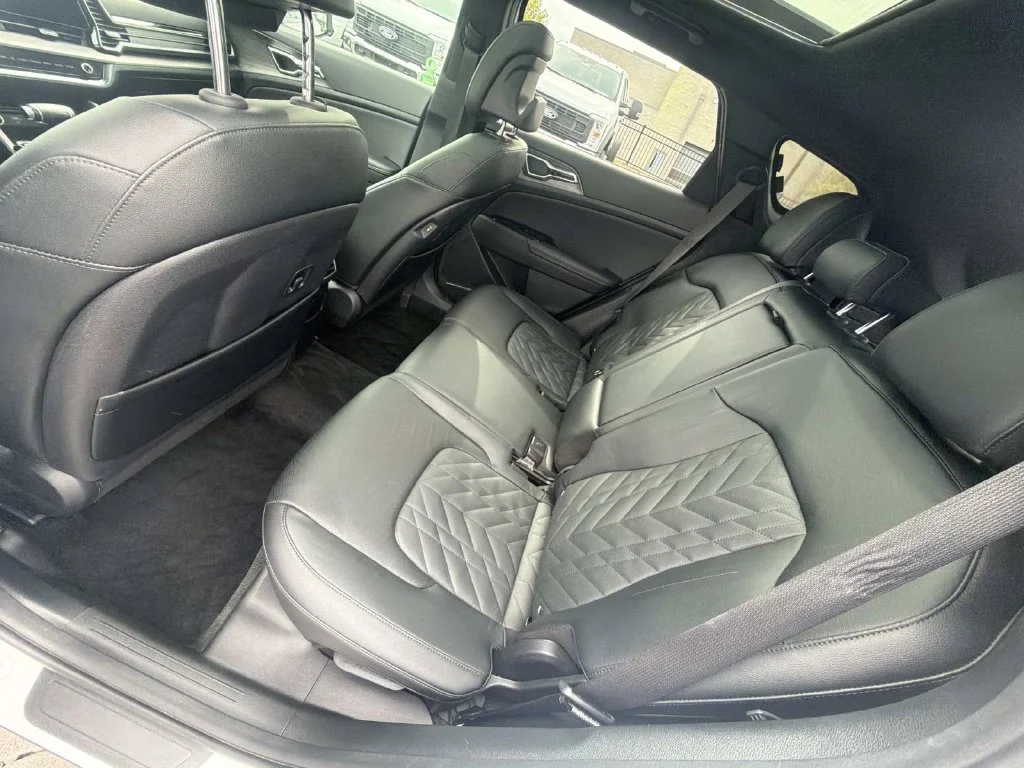 Used 2023 White Kia X-Pro Prestige image 27