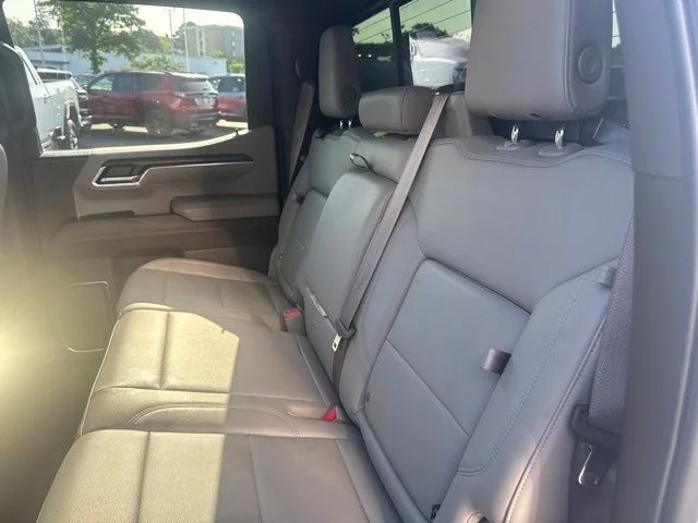Used 2023 White GMC SLT image 23