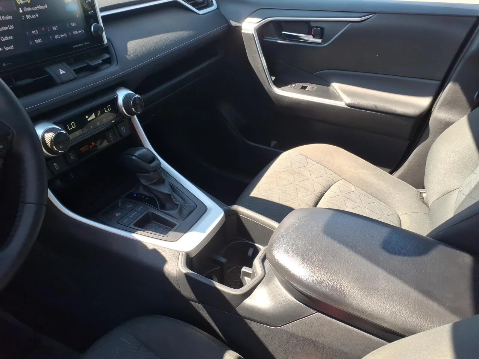 Used 2022  Toyota XLE image 21