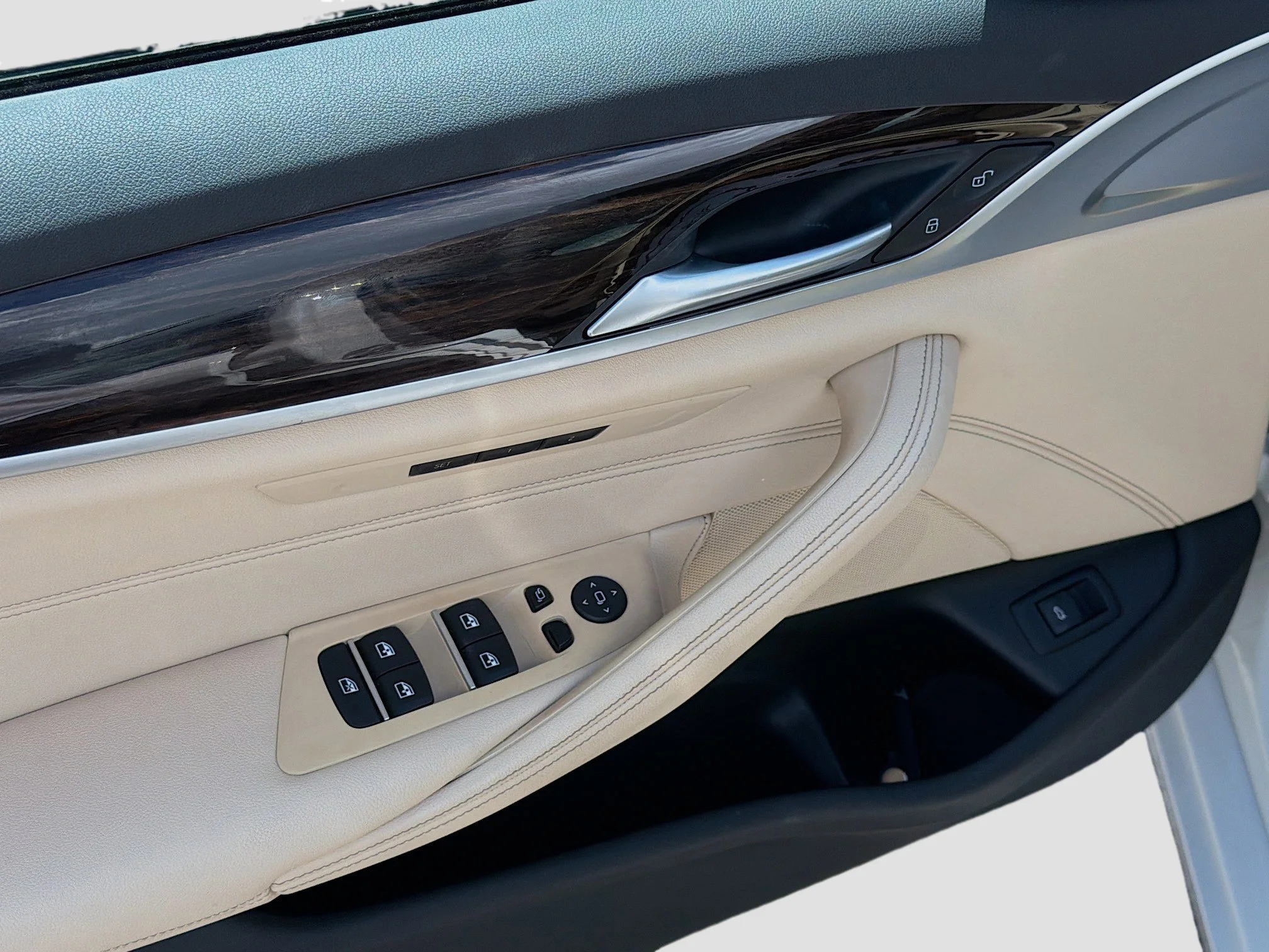 Used 2023 Alpine White BMW 530i image 22