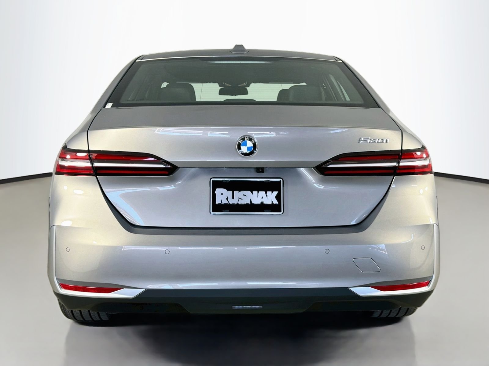 New 2027 Oxide Grey Metallic BMW 530i image 6