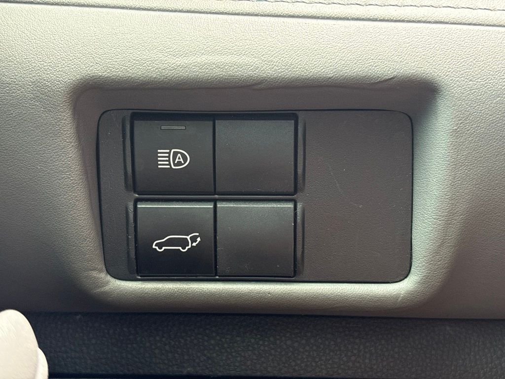 Used 2021  Toyota XLE image 26