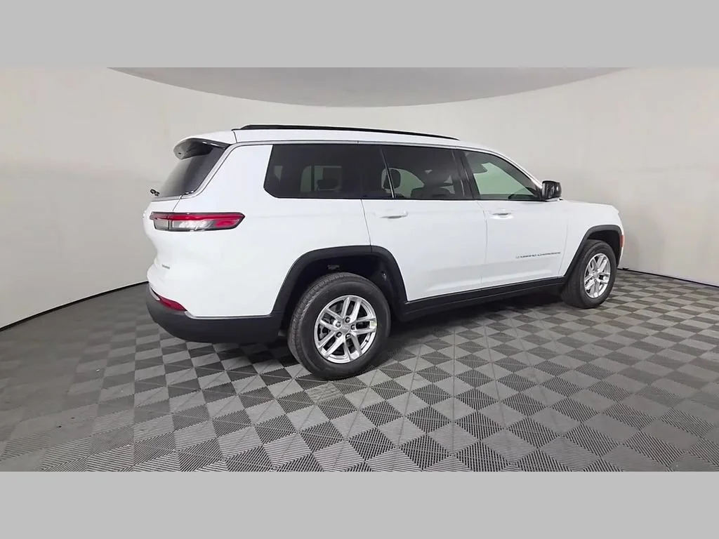 New 2026 Bright White Clear-Coat Exterior Paint Jeep Laredo X image 26