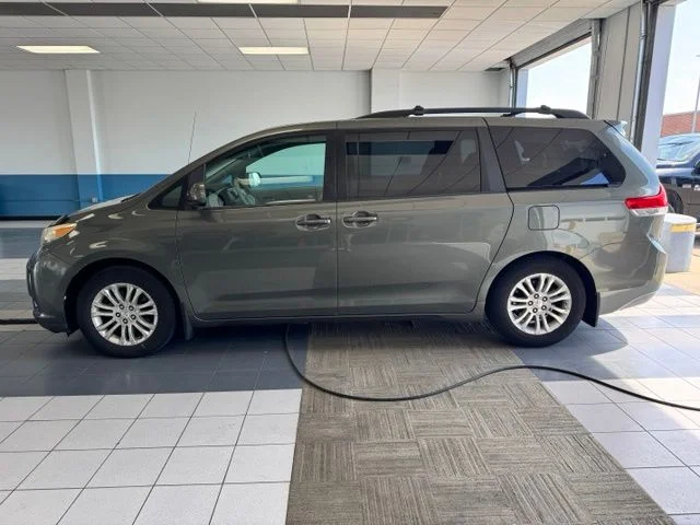 Used 2011 Cypress Pearl Toyota XLE image 2
