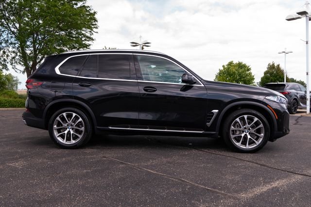 Certified Used 2025 Black Sapphire Metallic BMW xDrive40i image 11