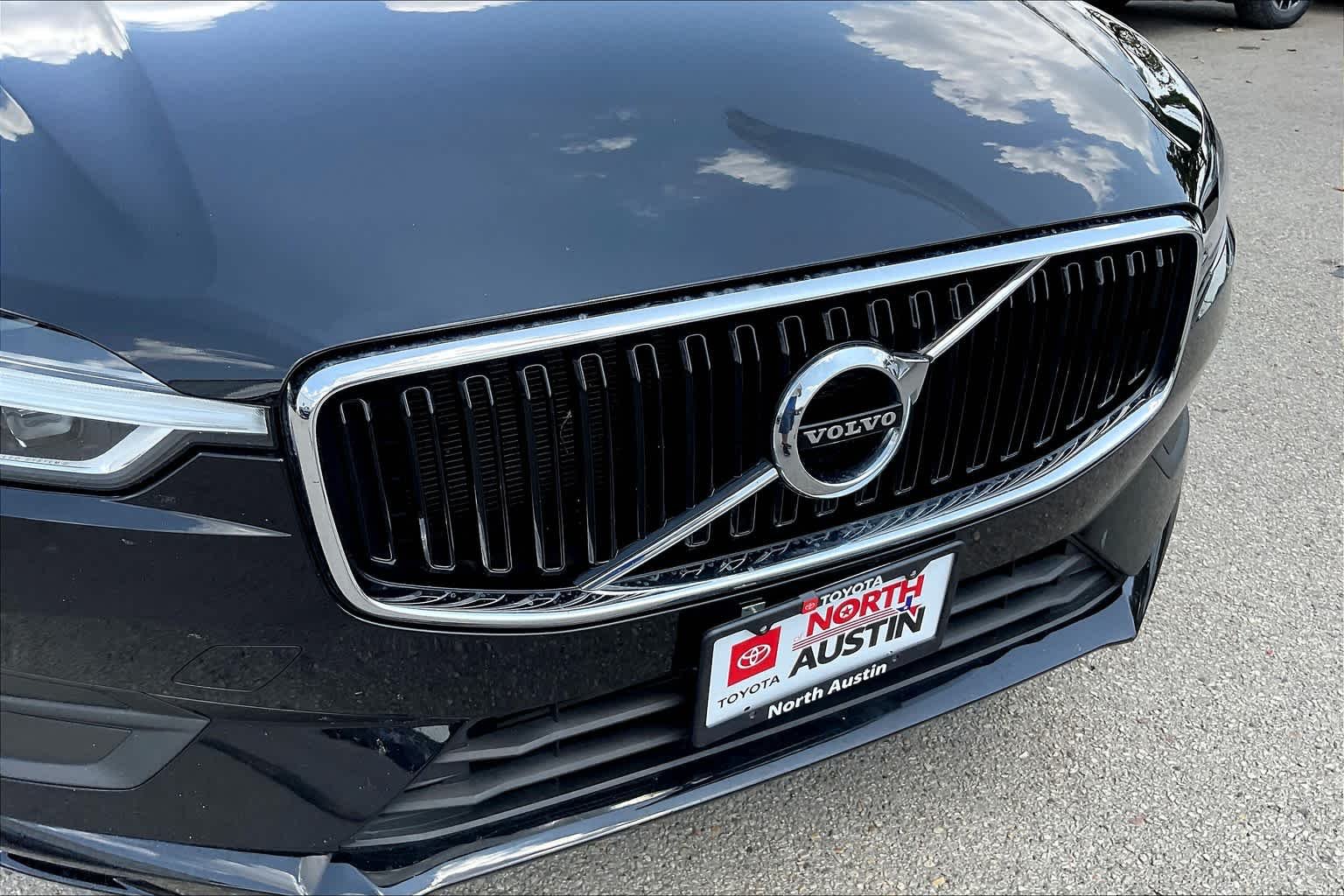 Used 2019 Onyx Black Metallic Volvo Momentum image 29