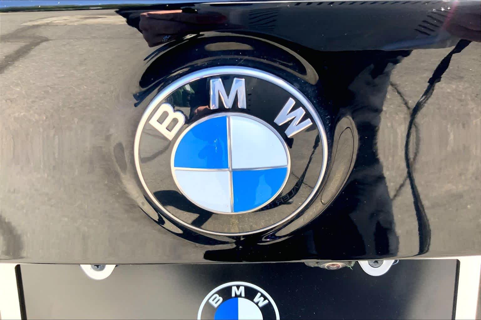 Used 2024 Jet Black BMW xDrive30i image 9