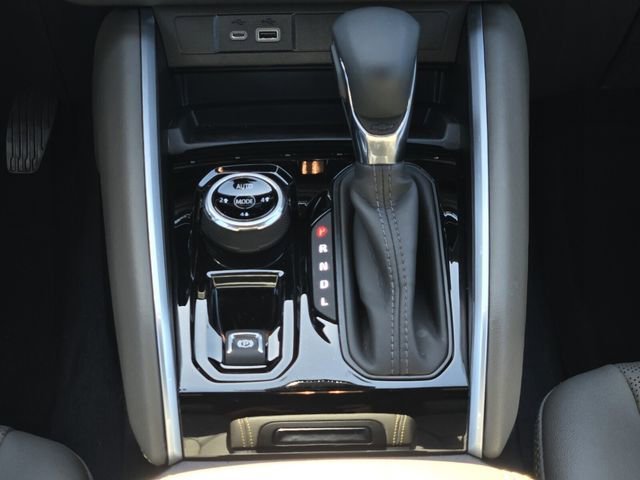 2025 Chevrolet Colorado ZR2 - Photo 11