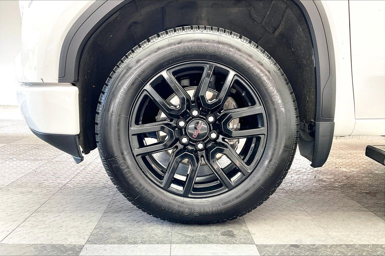 Used 2021 Summit White GMC Elevation image 8