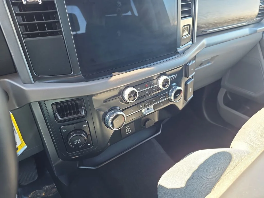 2025 Ford F-150 XLT - Photo 18