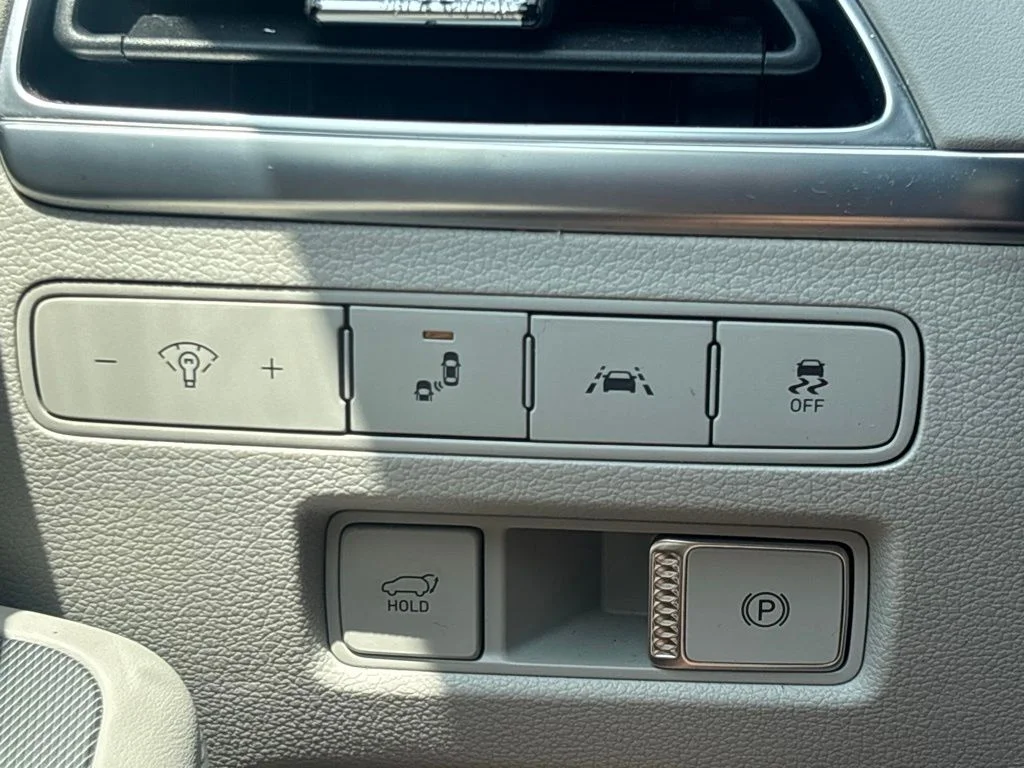Used 2021 White Hyundai Limited image 26