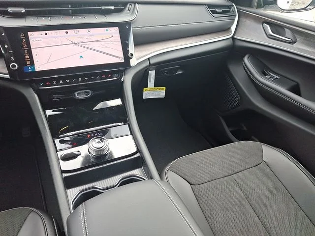 New 2026 White/off-white Jeep Laredo Altitude image 11