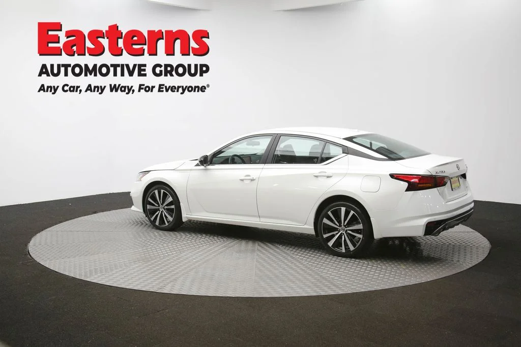 Used 2022 White Nissan 2.5 SR image 58