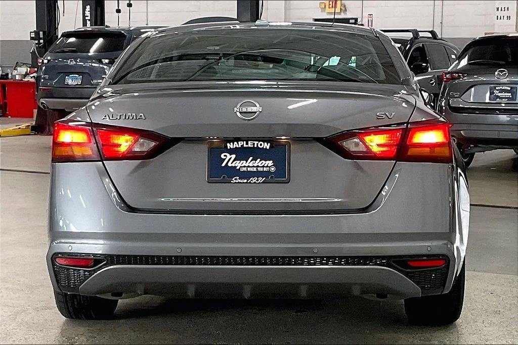 Used 2024 Gray Nissan 2.5 SV image 3