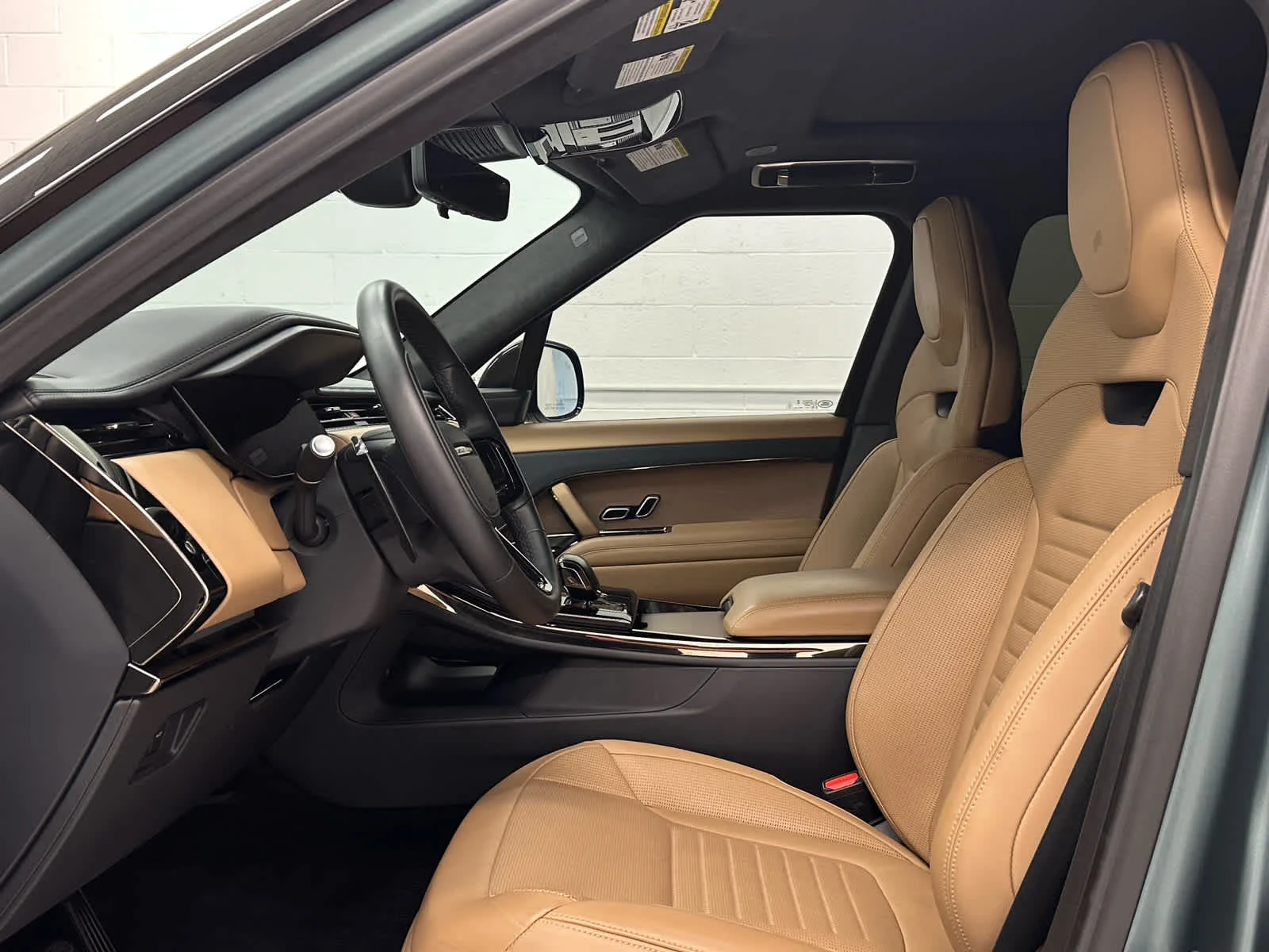 Used 2025 SV BESPOKE MATTE GREEN Land Rover SV Edition Two image 11