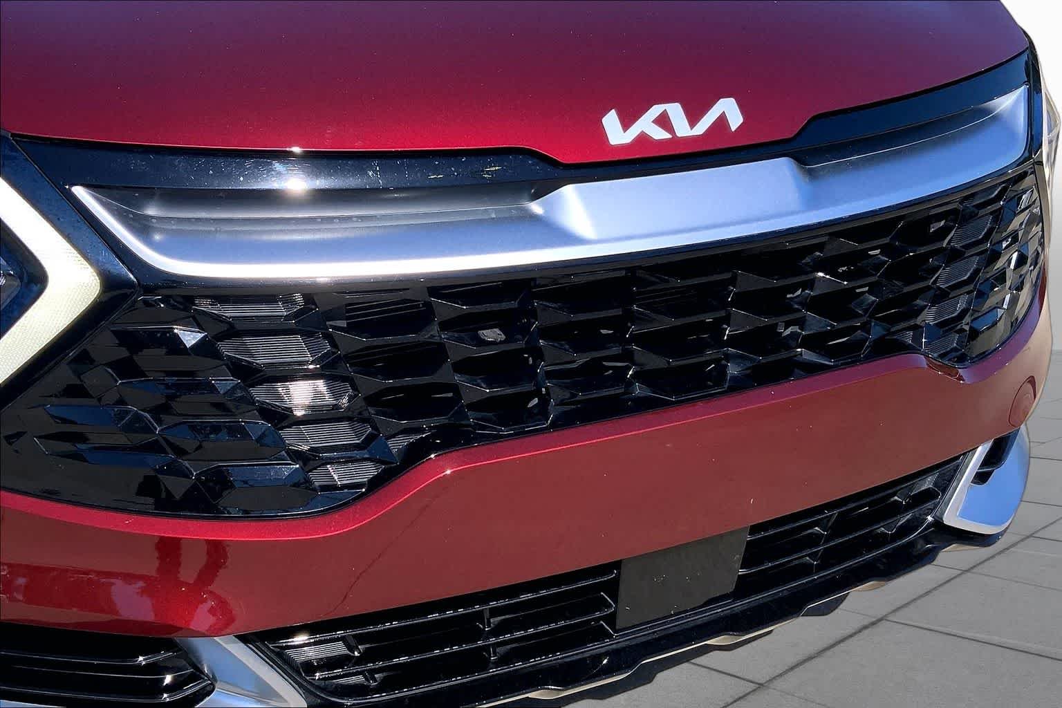 Used 2023 Dawning Red Kia SX image 31