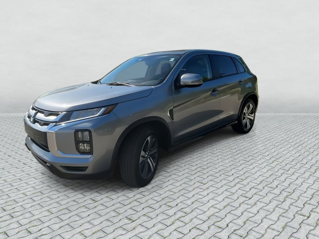 Used 2024 Mercury Gray Metallic Mitsubishi 2.0 SE image 4
