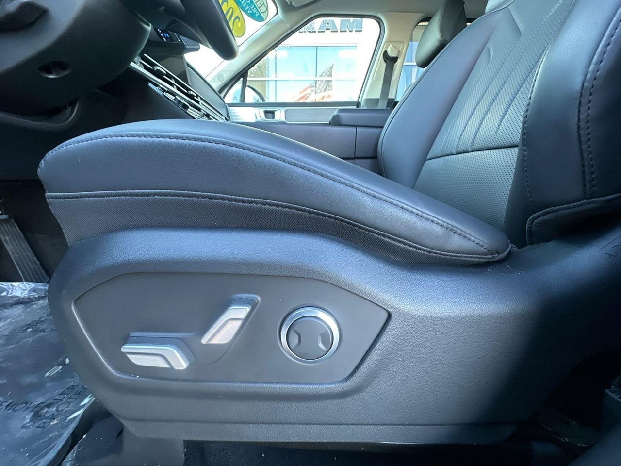 2025 Hyundai Santa Fe SEL - Photo 11