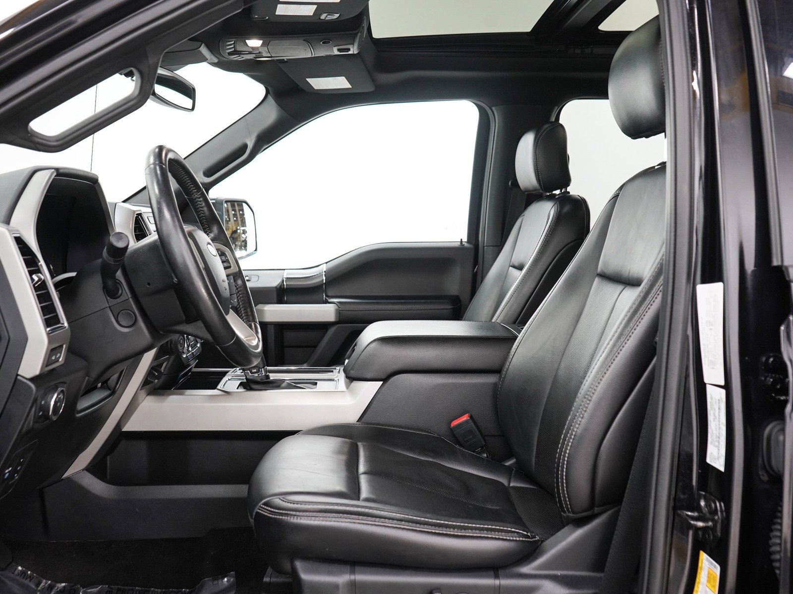 Used 2020 Black Ford XL image 25