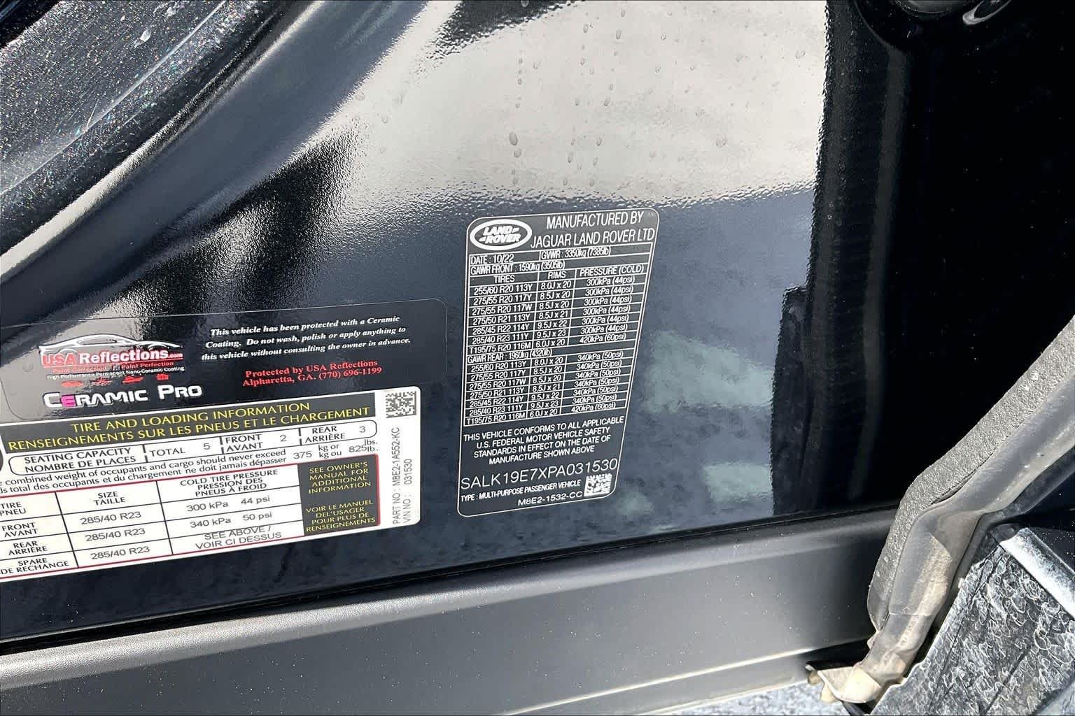 Used 2023 Ligurian Black SV Bespoke Ultra Metallic Sat Land Rover Autobiography image 32