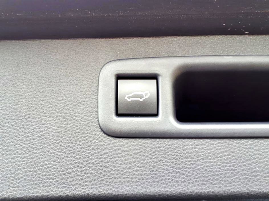Used 2023 Moon Dust Toyota XLE image 6