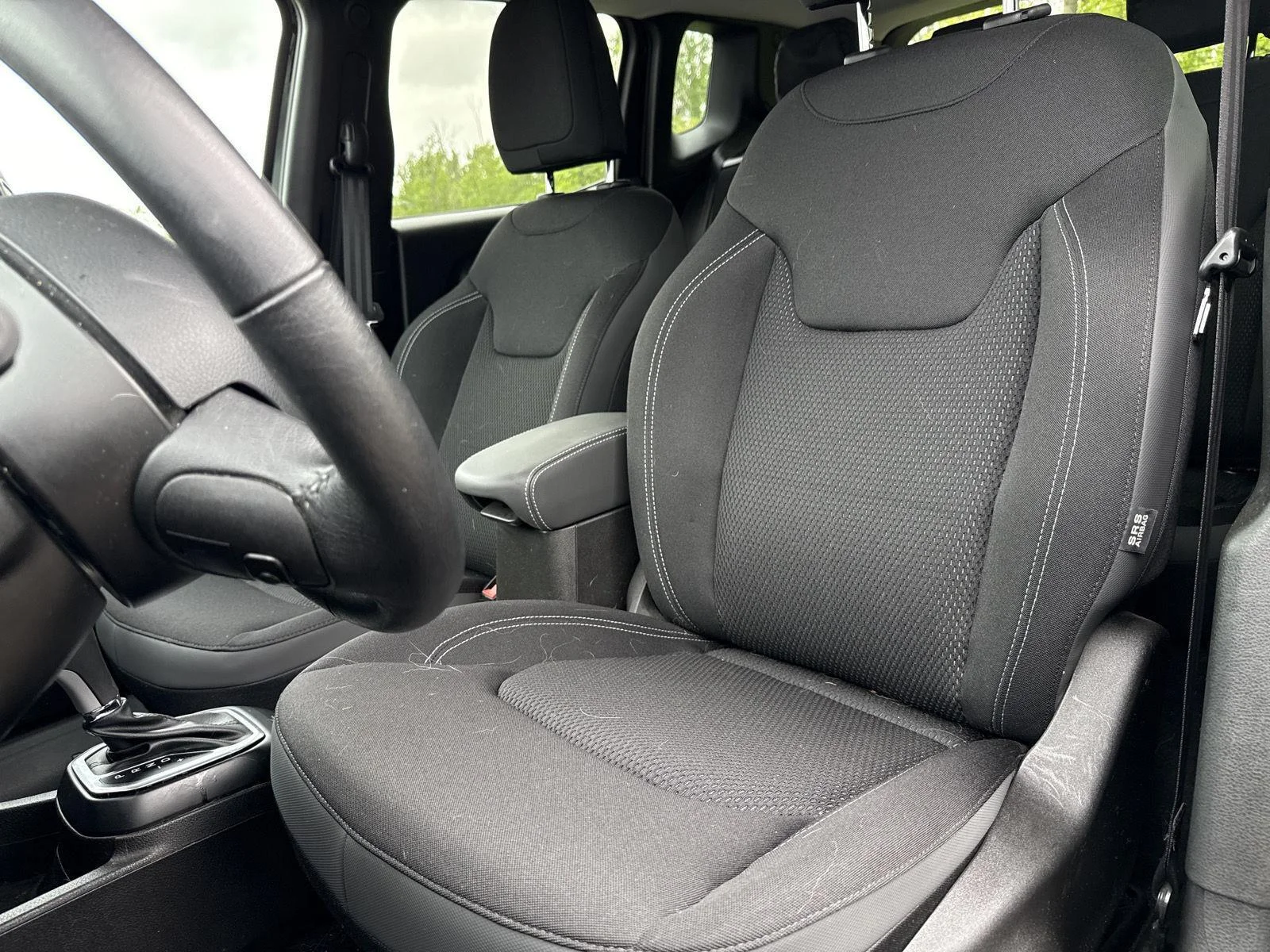 Used 2023  Jeep Altitude image 7