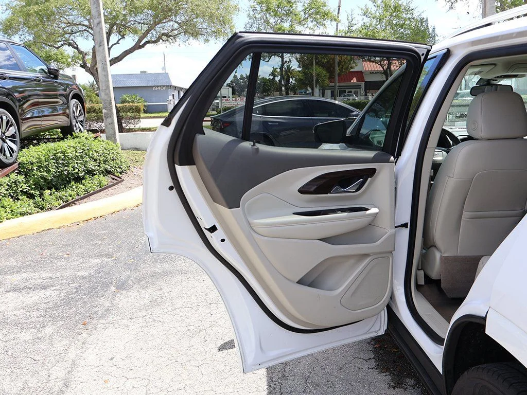 Used 2020 White GMC Denali image 25