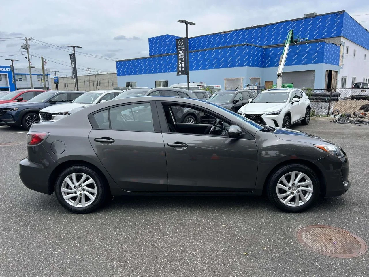 Used 2012 Graphite Mica Mazda i Touring image 3