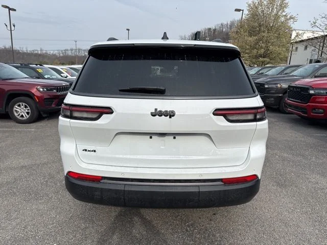 New 2026 Bright White Clear-Coat Exterior Paint Jeep Altitude image 4