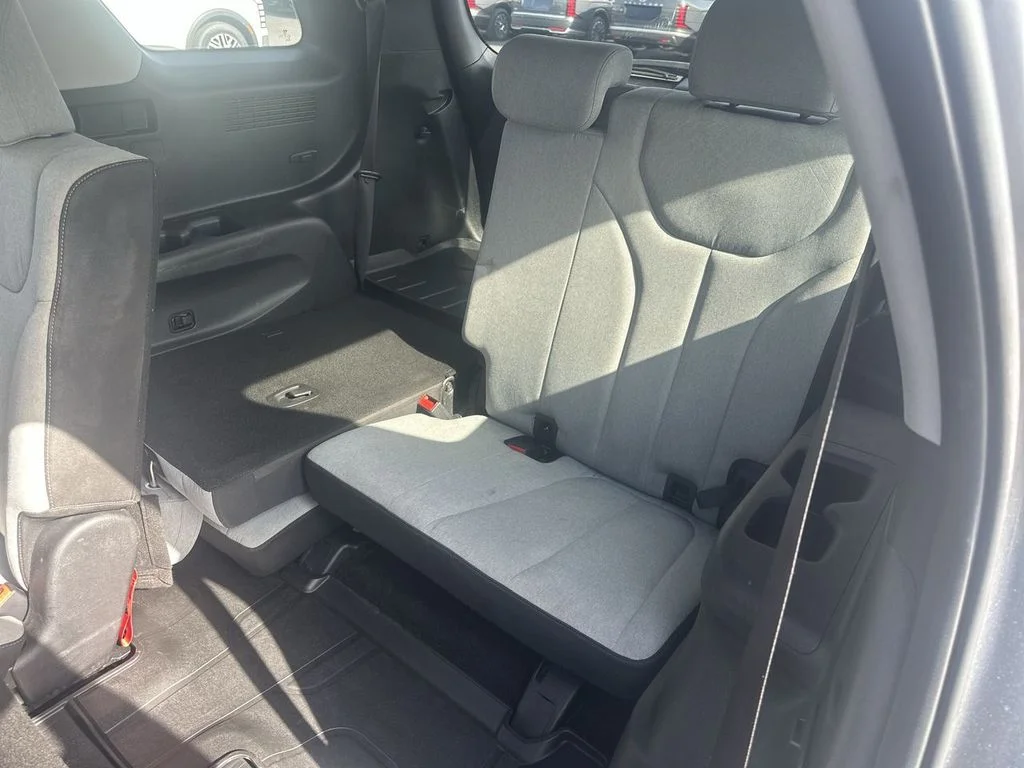 Used 2023 Gray Hyundai SE image 30