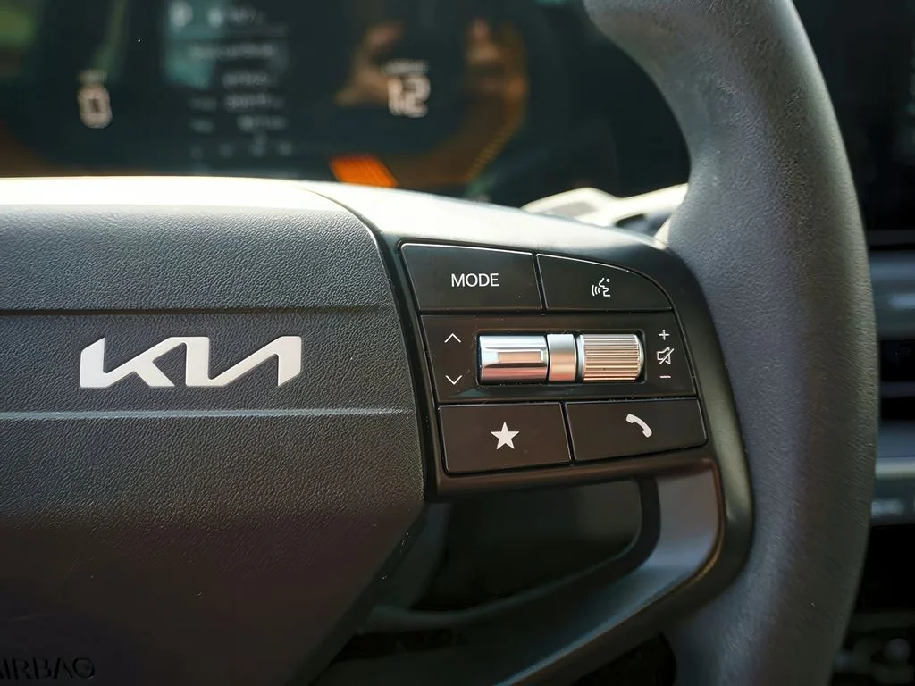 2025 Kia K4 LXS - Photo 26