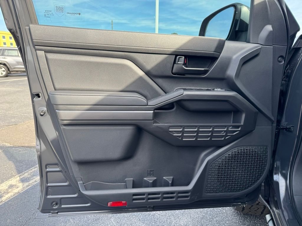 2025 Toyota Tacoma SR5 - Photo 12