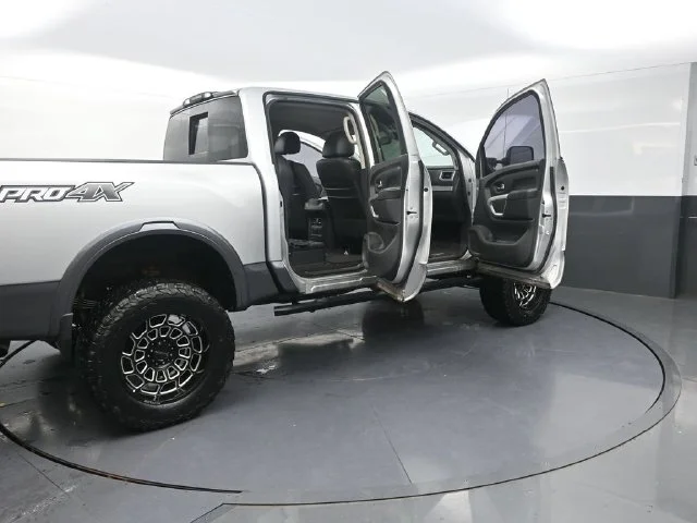 Used 2018 Silver Nissan PRO-4X image 45
