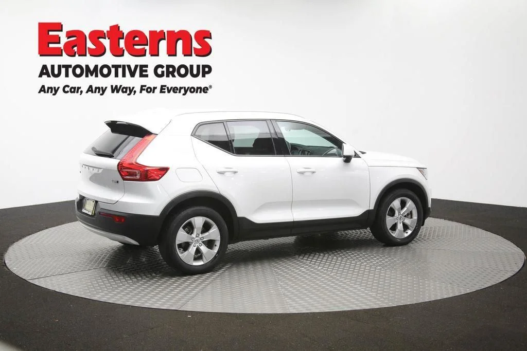 Used 2022 White Volvo Momentum image 43