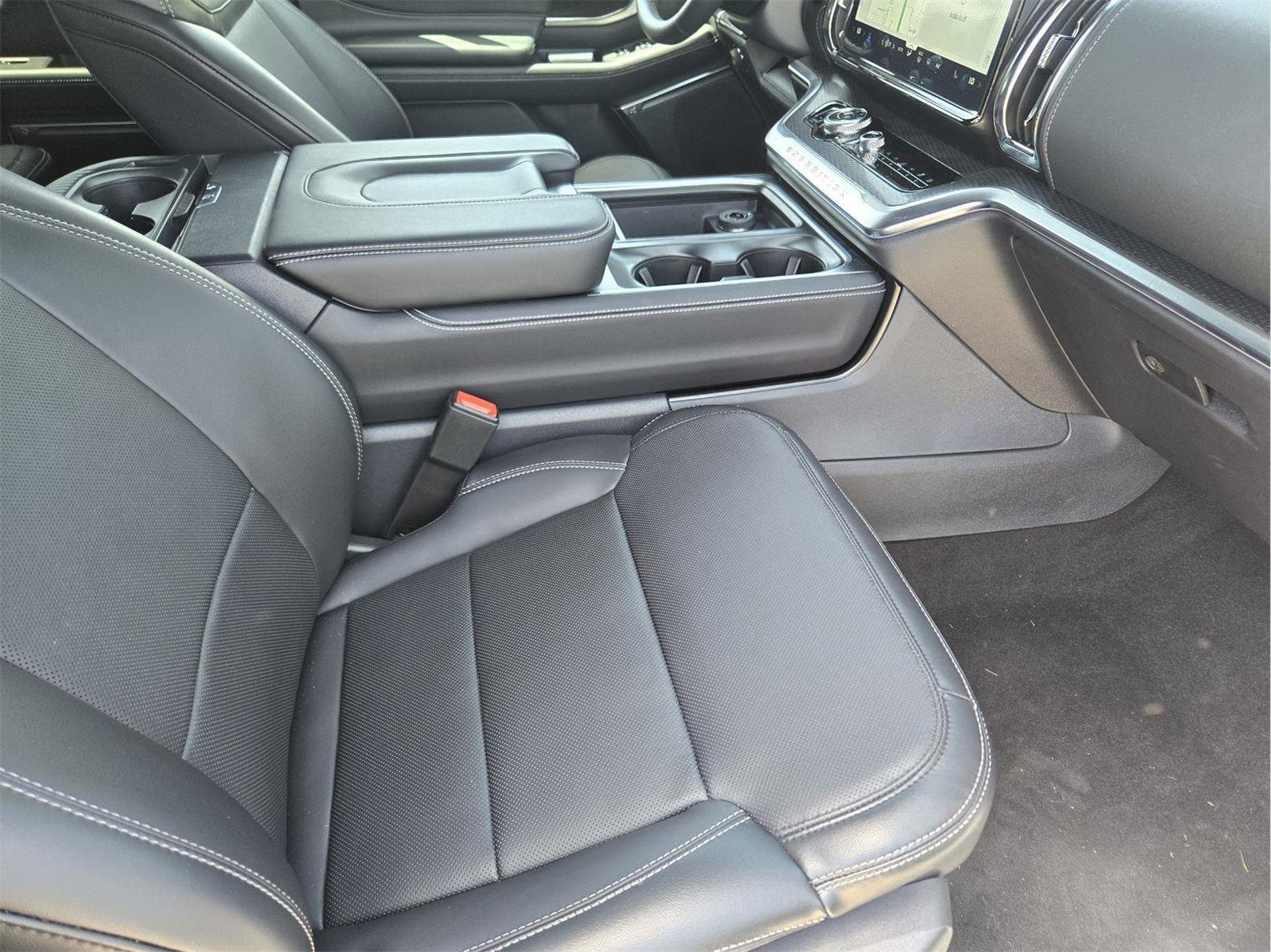 New 2026 Star White Metallic Tri-Coat Ford Platinum® image 9