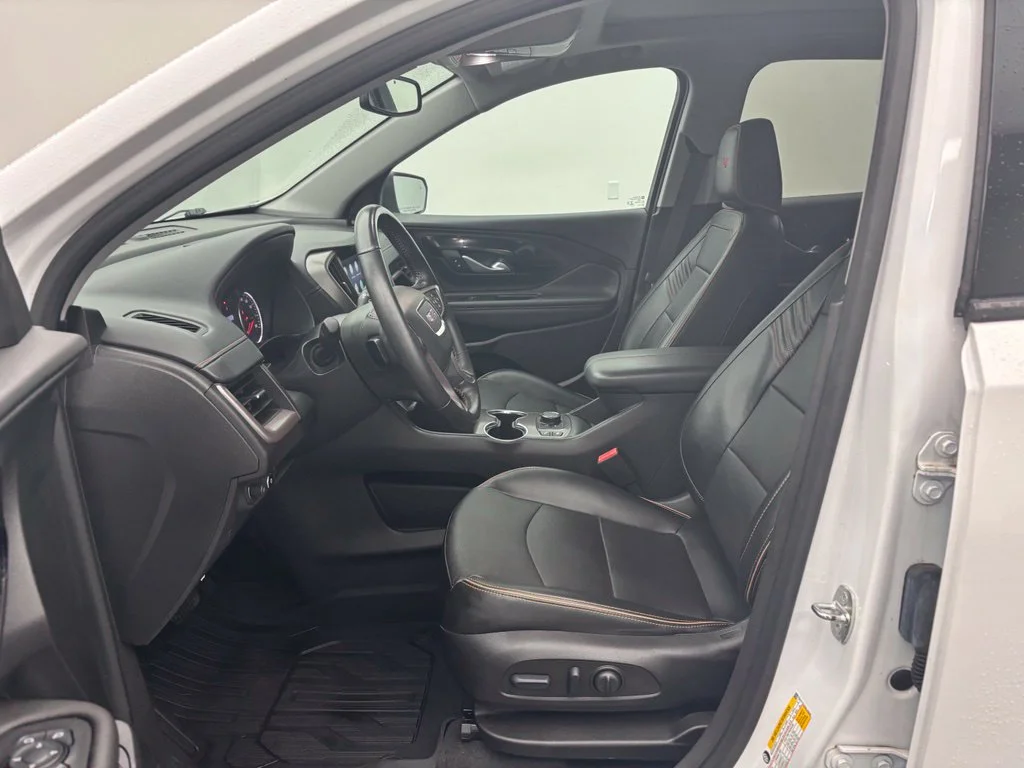 Used 2022 White GMC AT4 image 23