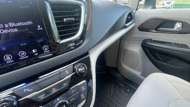 Used 2017 Silver Chrysler Touring image 18