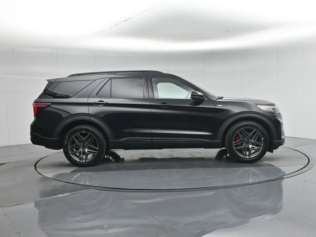 New 2026 Agate Black Metallic Ford ST-Line image 26