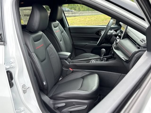 New 2026 Bright White Clear-Coat Exterior Paint Jeep Trailhawk image 25