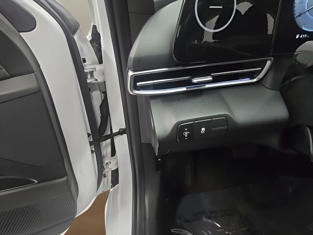 Used 2025 White Hyundai SEL Convenience image 11