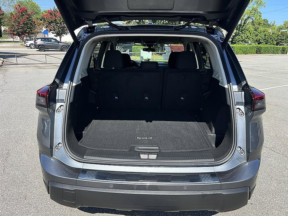 Certified Used 2025 Gun Metallic Nissan SV image 15