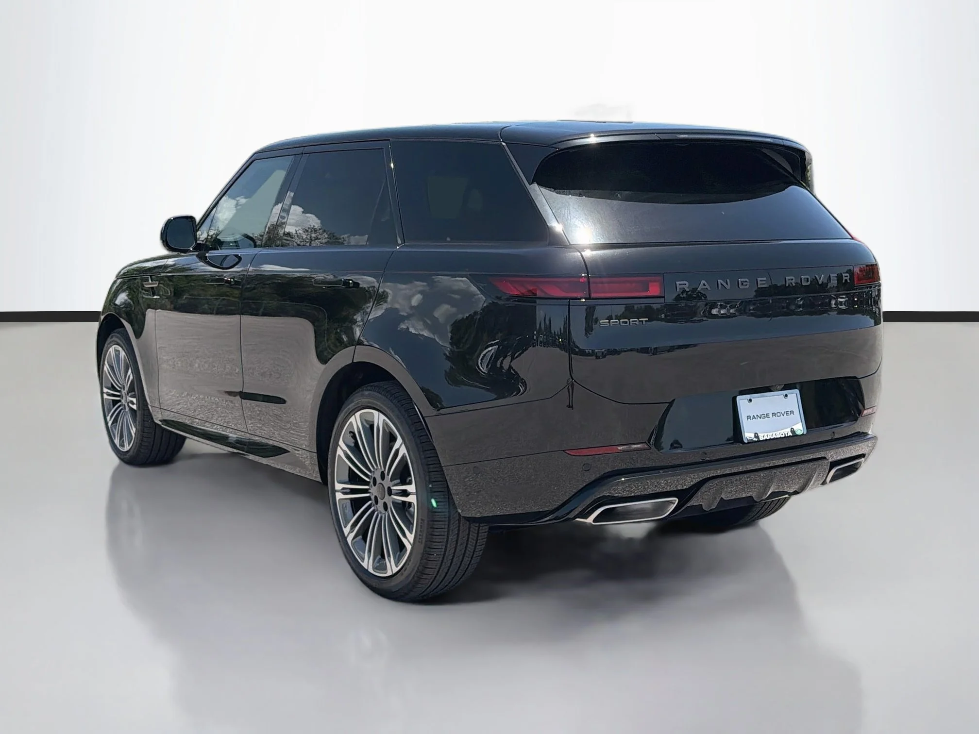 New 2026 Santorini Black Land Rover Dynamic SE image 3